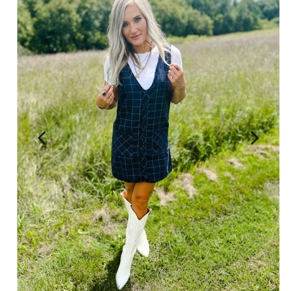 Le Lis Dresses & Skirts - Le Lis Navy Blue Pinstripe Jumper Dress Size L